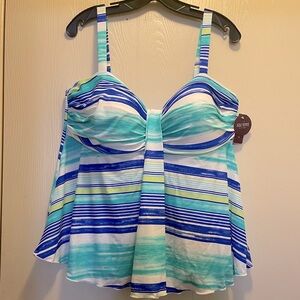 Lane Bryant Cacique Swim Molded soft cup w/ adjustable straps Tankini Top Sz 18